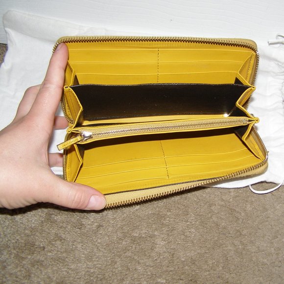 RARE Authentic Gucci Yellow python leather zippy wallet with bamboo tass… - Picture 10 of 16